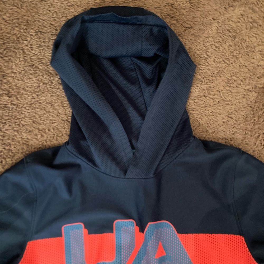 You are purchasing an under armour hooded tshirt.